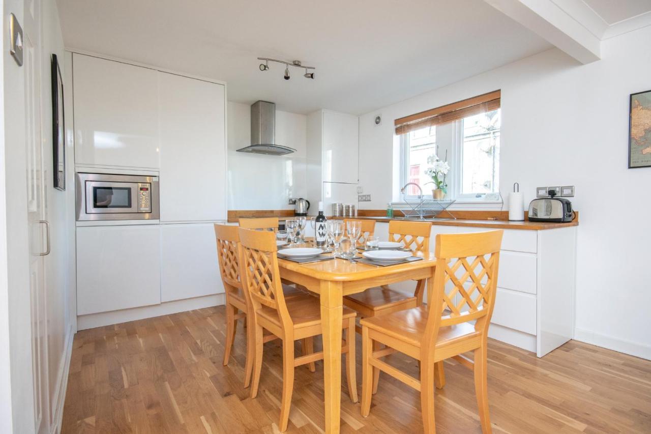 Dwellcome Home Ltd 2 King Beds West End Apt, Half Mile To Union Street Yet Quiet, Free Allocated Parking Space At Rear Entrance & Fast Wifi, Ideal For Long Term Contractor, Corporate, Etc Stays, Regular Housekeeping Option - See Our Site For Assuranc Aberdeen Exterior photo