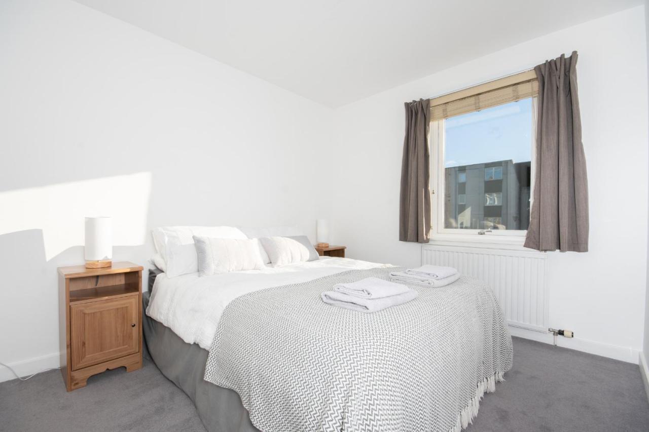 Dwellcome Home Ltd 2 King Beds West End Apt, Half Mile To Union Street Yet Quiet, Free Allocated Parking Space At Rear Entrance & Fast Wifi, Ideal For Long Term Contractor, Corporate, Etc Stays, Regular Housekeeping Option - See Our Site For Assuranc Aberdeen Exterior photo