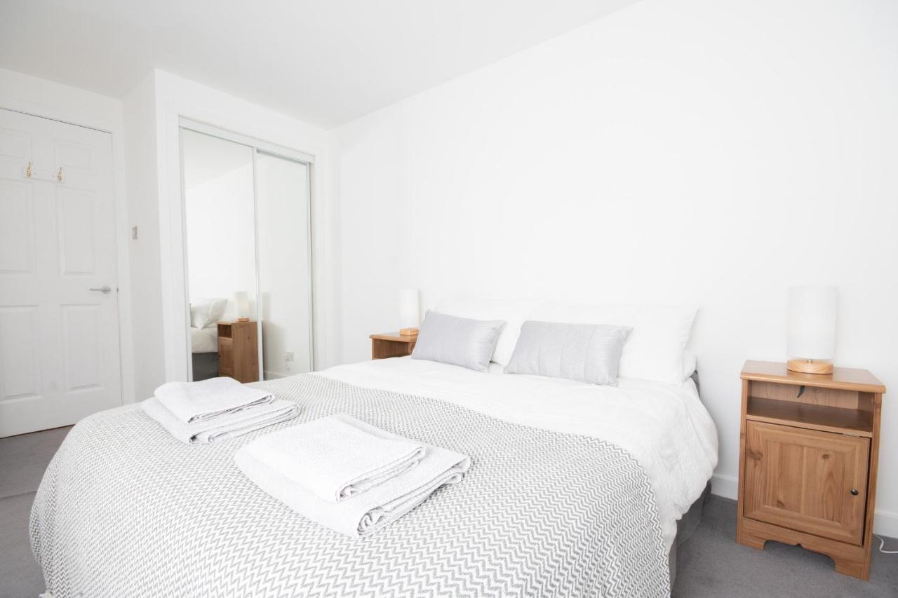 Dwellcome Home Ltd 2 King Beds West End Apt, Half Mile To Union Street Yet Quiet, Free Allocated Parking Space At Rear Entrance & Fast Wifi, Ideal For Long Term Contractor, Corporate, Etc Stays, Regular Housekeeping Option - See Our Site For Assuranc Aberdeen Exterior photo