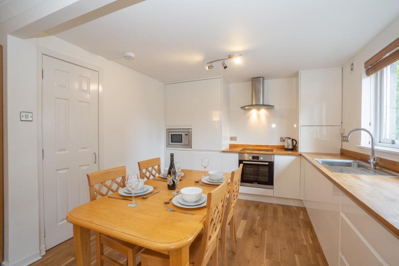 Dwellcome Home Ltd 2 King Beds West End Apt, Half Mile To Union Street Yet Quiet, Free Allocated Parking Space At Rear Entrance & Fast Wifi, Ideal For Long Term Contractor, Corporate, Etc Stays, Regular Housekeeping Option - See Our Site For Assuranc Aberdeen Exterior photo